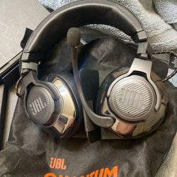 JBL Quantum 810 
