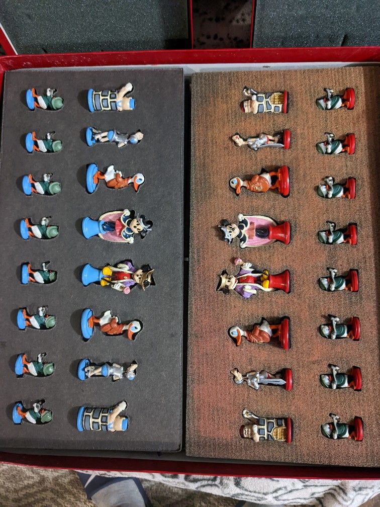 Vintage Limited Edition Disney Mickey Pewter Chess Set w Original Metallic Board
