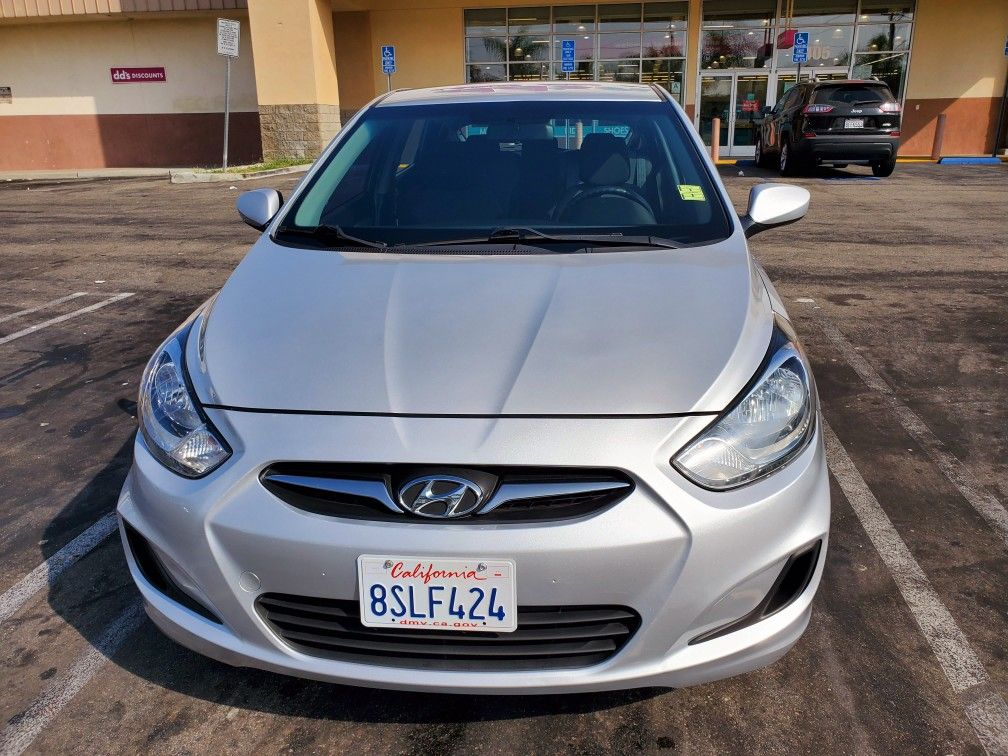 Hyundai accent hatchback 2013 clean title manual transmisión