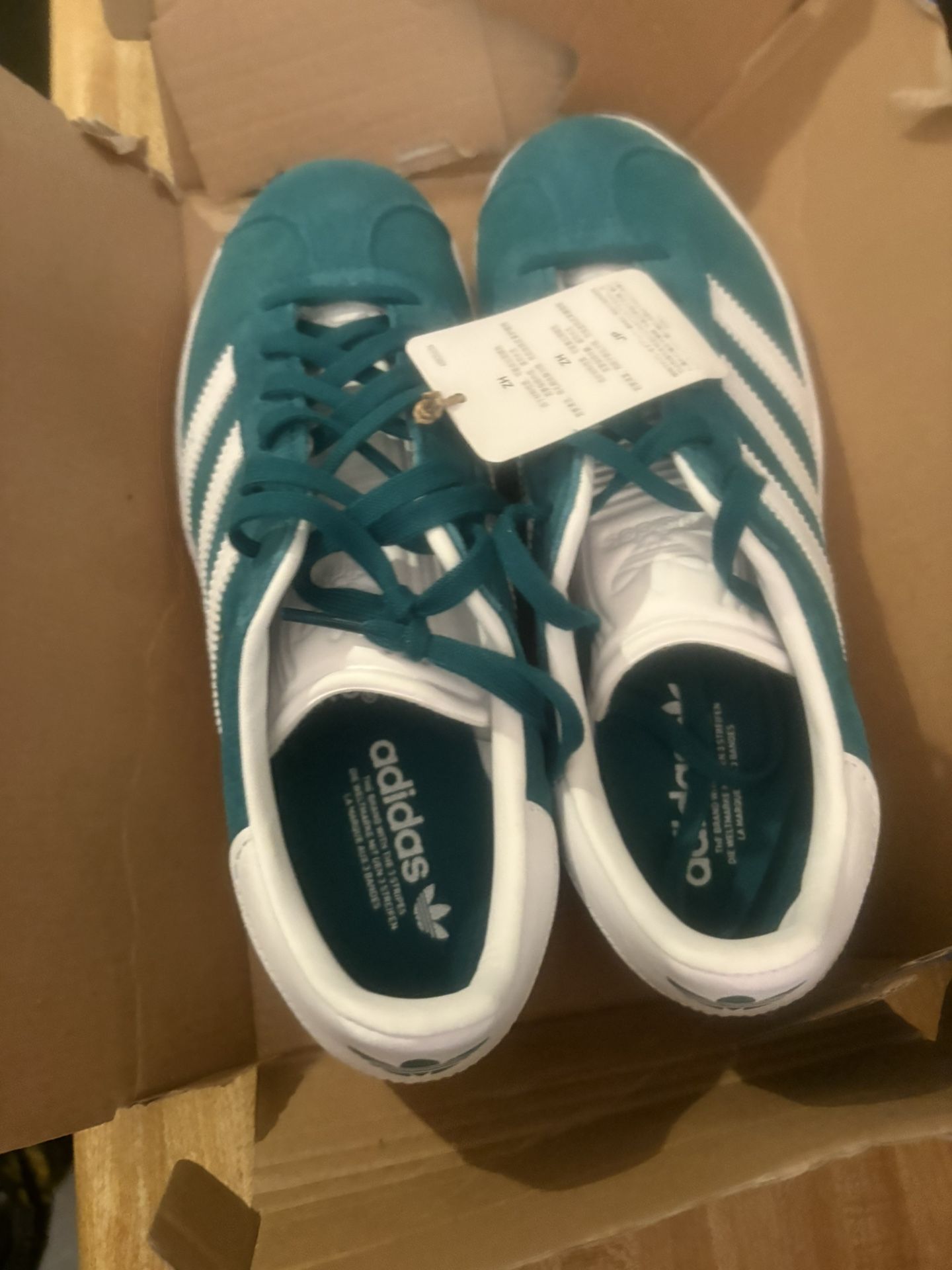 Brand New Adidas Size 4.5 New Box Is Mangled But The Issue Was Brand New