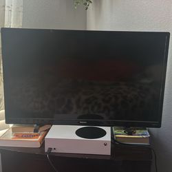 Philips Roku TV 40” with Xbox series S w/ controllers SELLING ASAP