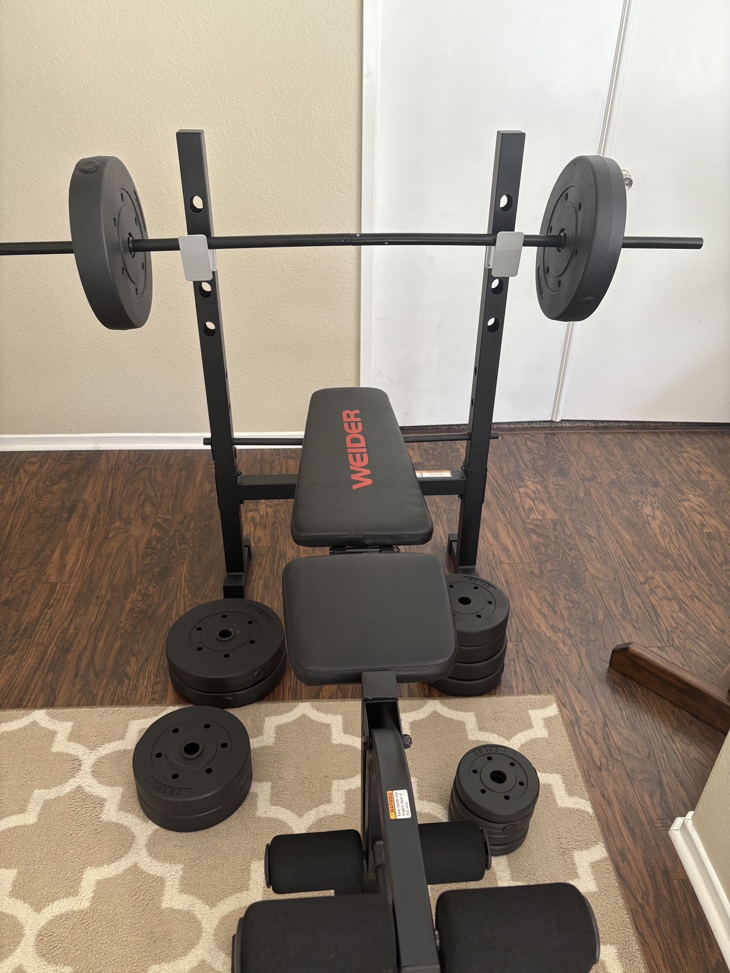Weight bench & 140 Lbs Of Weights