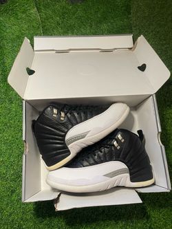 Jordan 12 playoff size 8.5 men