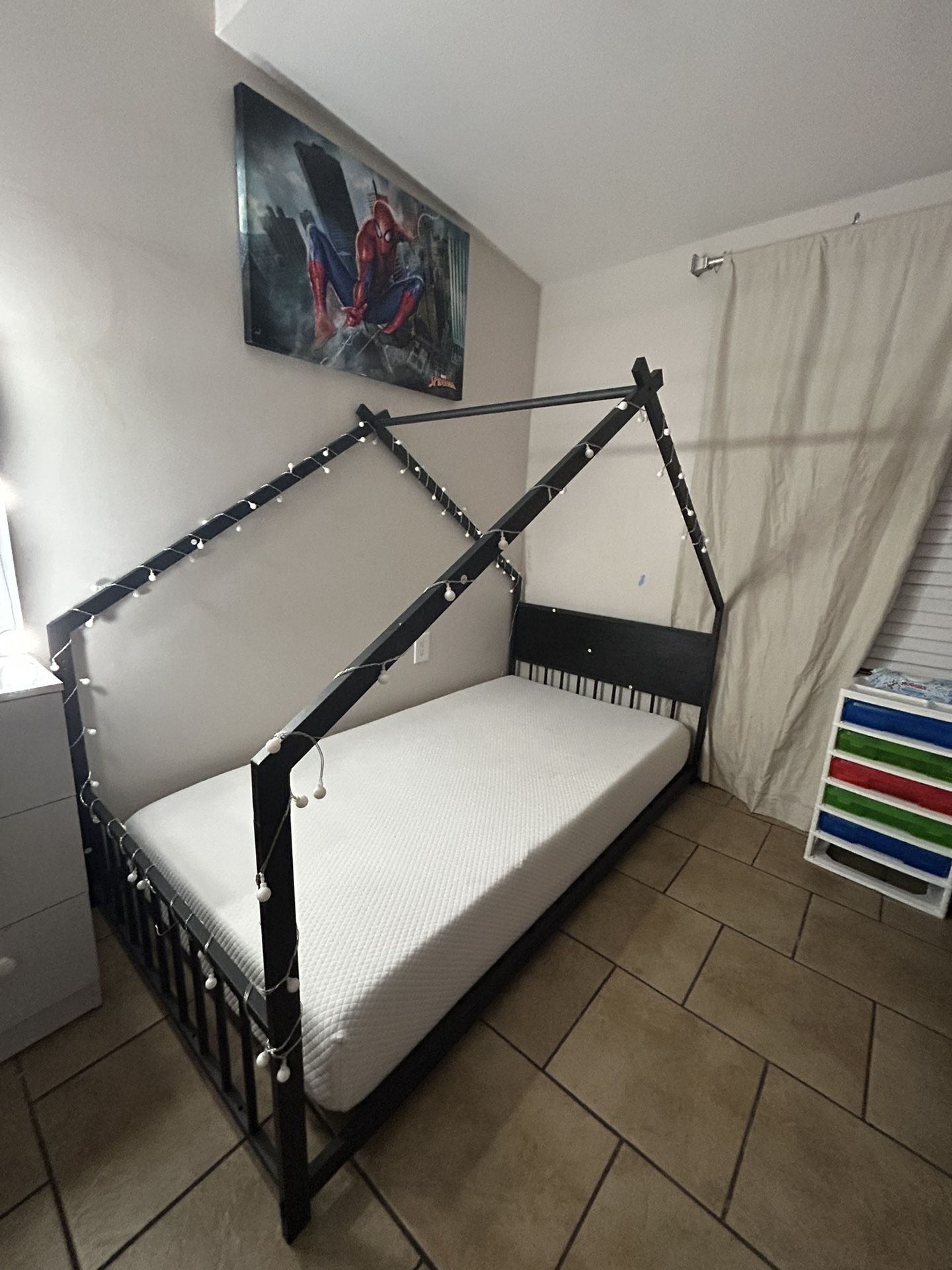 Canopy Twin Bed