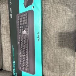 Logitech MK540 Wireless Keyboard And Mouse Combo