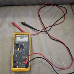 Fluke 73-III Digital Multimeter