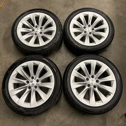 19” New Tesla Rims And Tires 