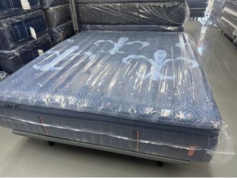 CALIFORNIA KING SIZE STEARNS & FOSTER LUX ESTATE (FIRM) PILLOW TOP MATTRESS & BOX SPRINGS BED SET