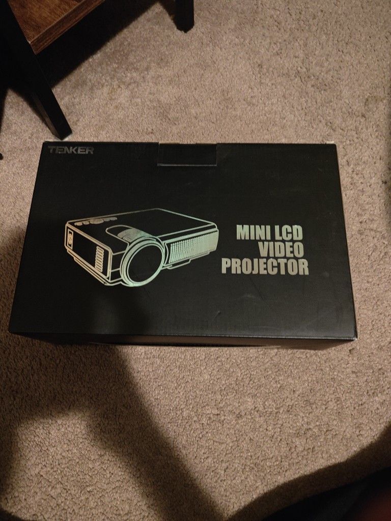 Tenker Mini LCD Projector