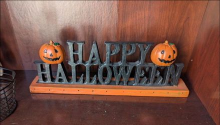 Happy Halloween counter decoration it's solid and weighted