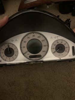 Mercedes Benz speedometer