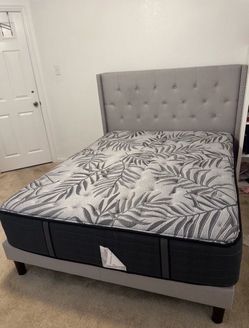 Base De CAMA Queen Con Colchon Queen USED