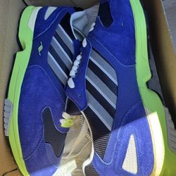 Adidas.  New 9.5m. 11 W. Nuevos