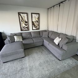 Lights Gray U shape sectional adjustable chaise 🛻Delivery available🛻