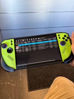 MSI Claw A8 1TB Neon Green
