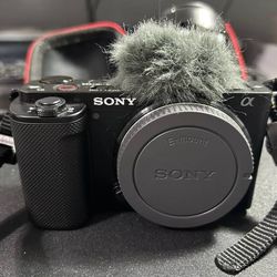 Sony Alpha ZV-E10 APS-C Mirrorless Vlog Camera with Samyang Lens 