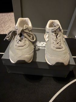 New balance tennis shoes
