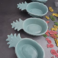 4 BRAND NEW Ceramic Pineapple Bowls