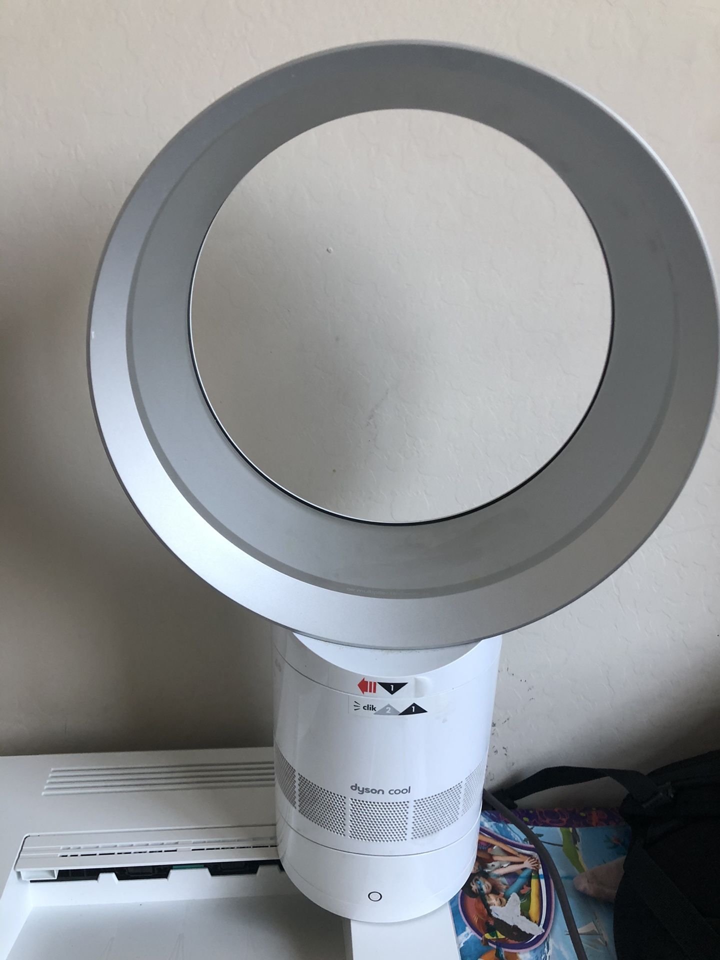 Dyson AM06 10" Cool Desk Fan with remote
