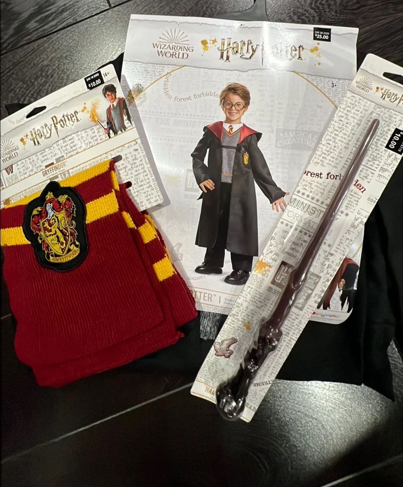 Harry Potter 3t-4t Halloween costume W/ Scarf & wand