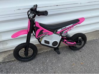 *Needs Repair* Track Seven 24V Electric Dirt Bike, needs battery and charger. Needs new ignition and key. Retails $286.98