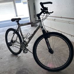 Trek 4500 Mountain Bike