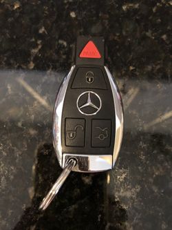 Mercedes keyless fob & 5 key chains