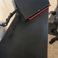 Gaming desk W Monitor 