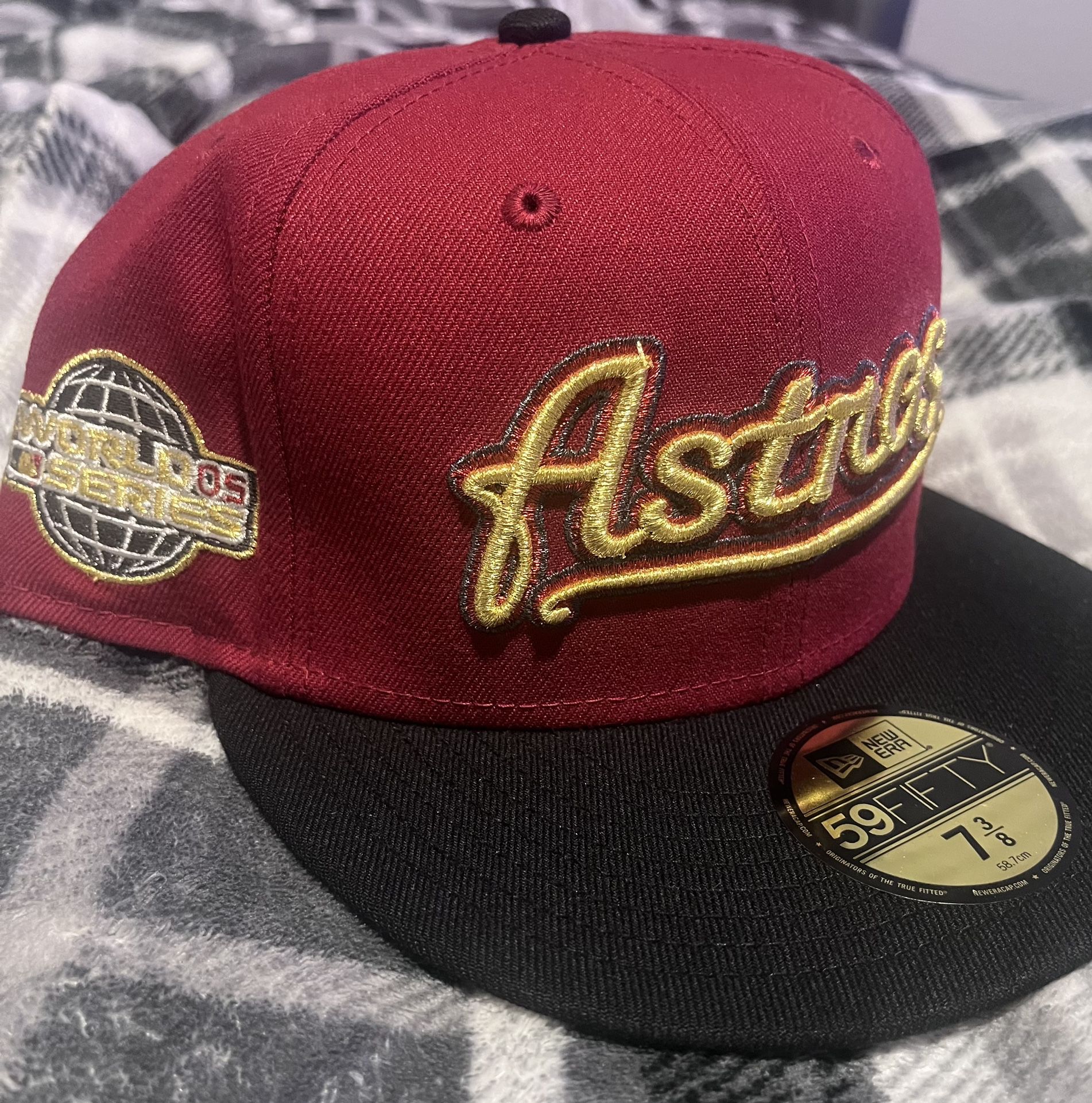 7 1/4 & 3/8 Houston Astros Fitted Hat. New Era 59 Fifty 05 WS Patch. New NWT