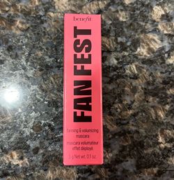 NEW BENEFIT COSMETICS FAN FEST FANNING & VOLUMIZING MASCARA IN HYPER BLACK $5!