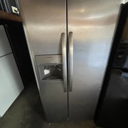 Refrigerator Good Condition 3 Months Warranty Delivery Available 