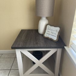 Set Of 2 End Tables 
