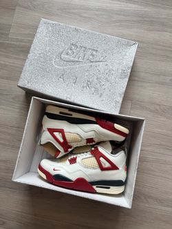 Size 9.5 men jordan 4 retro