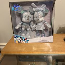 MINNIE & MICKEY MOUSE COLLECTOR PLUSH !!!