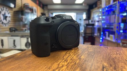 Canon R7 New