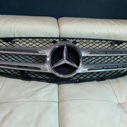 Mercedes Benz Grill 