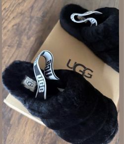 Woman New Uggs Size 9