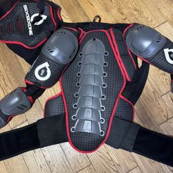 BIKE PRESSURE SUIT ARMOR AND PADS  Size Medium