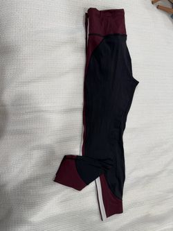Athleta Crunch 7/8 Tight Colorblock Leggings Burgundy Black White – Size M