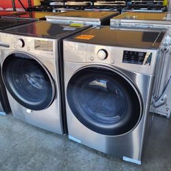 LG ThinQ Front Load Washer 4.5 Cubic Feet  AND  Gas Dryer 7.4 Cubic Feet 1I8O 
