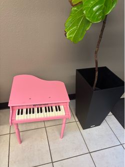 schoenhut mini piano