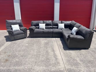 Gray Sectional & Recliner (Delivery Available)