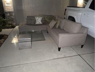 Modern Gray Sectional Sofa – Decorative Pillows Included