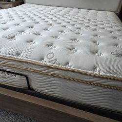 King Saatva Classic Luxury Firm Mattress - Like New