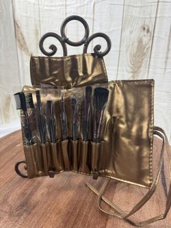 Set Of 7 Brushes Set With Gold Case