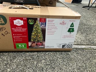 4’ pre-lit Christmas tree
