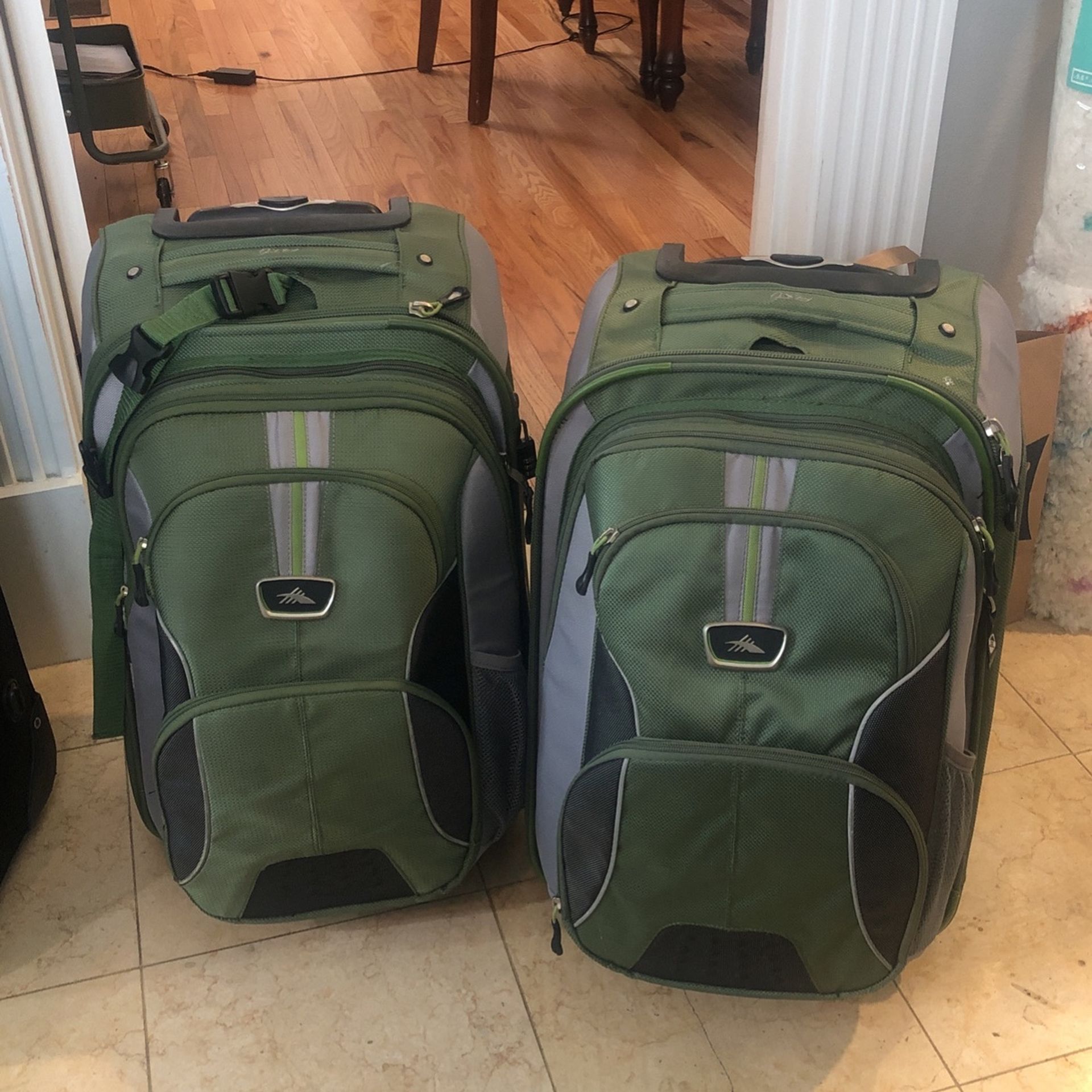 Two Carry On Suitcase/removable Backpack Combo