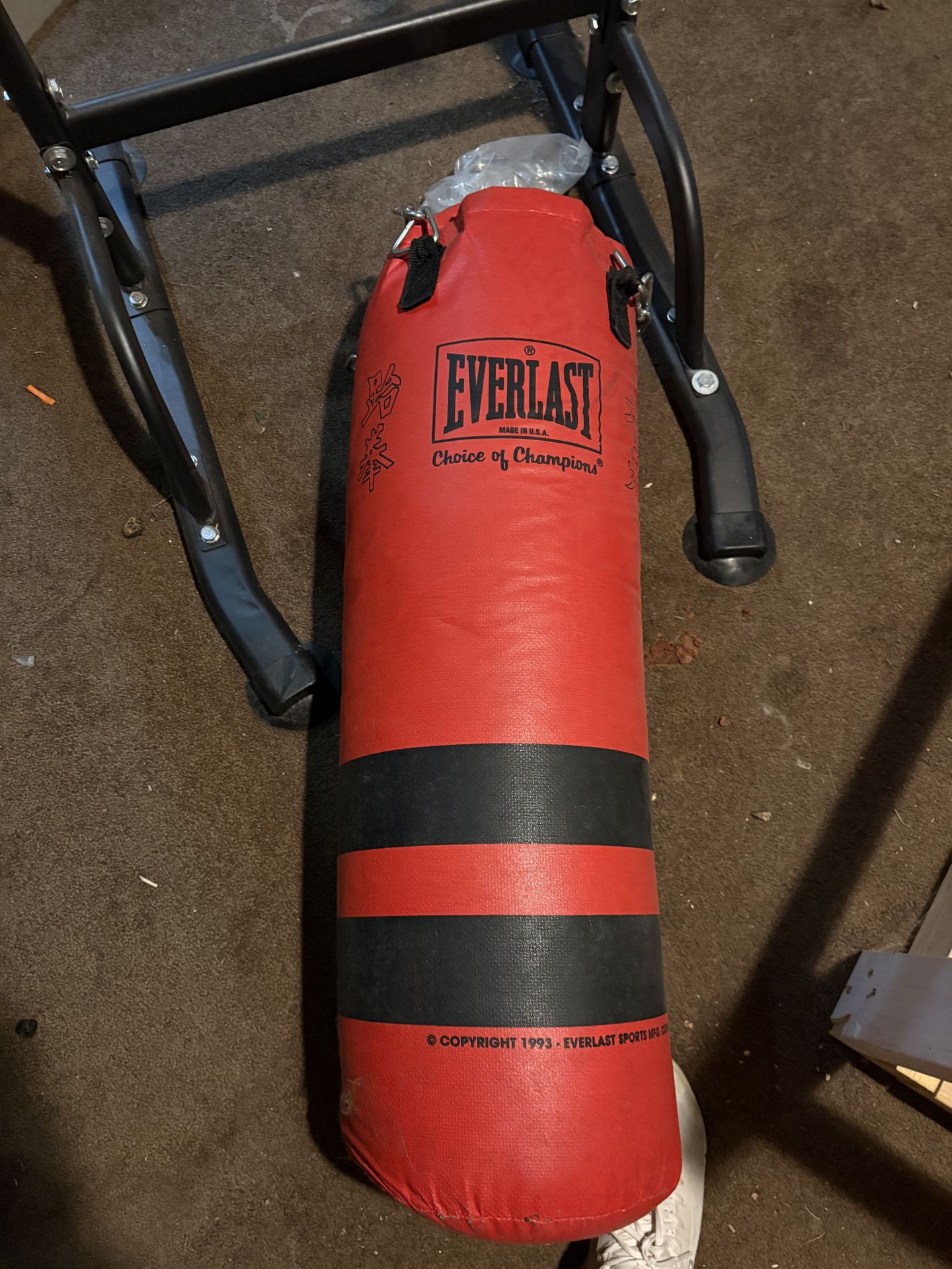 Everlast 40lb Heavy Bag - Red - Excellent Condition