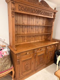 Buffet/ hutch