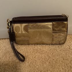Nice ! Coach Wristlet !!!